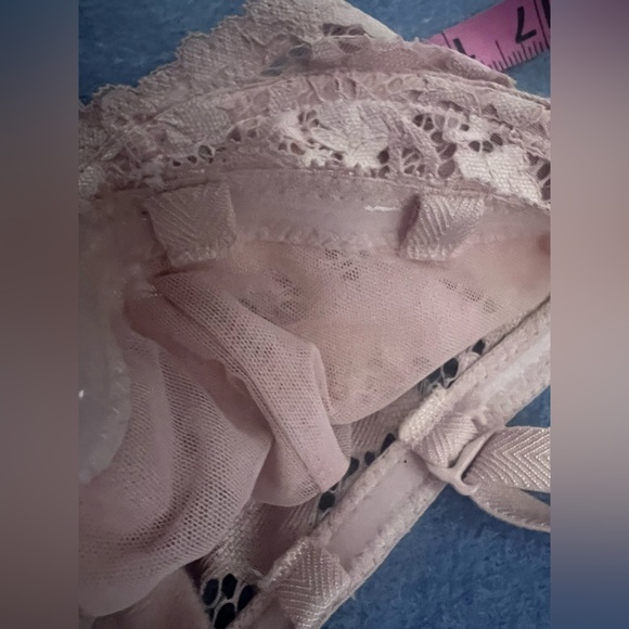 Free peoples intimates | 3 pc. Pink lace set (2 bra-34d, one thong-med); NWOT - Picture 14 of 16